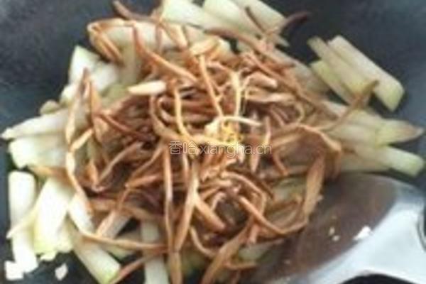 黄花菜炒冬瓜的做法图解10