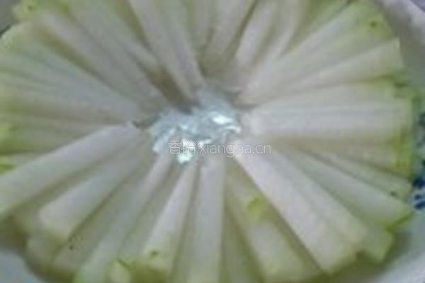 黄花菜炒冬瓜的做法图解2