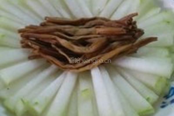 黄花菜炒冬瓜的做法图解4