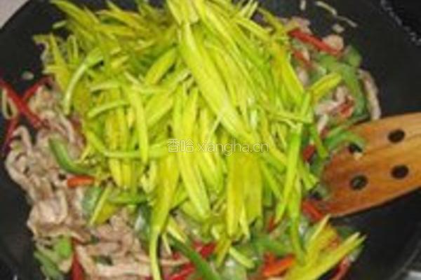 炒新鲜黄花菜的做法图解5