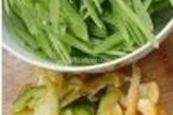扁豆炒肉丝的做法图解1