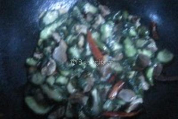 鸡胗炒黄瓜钱的做法图解4