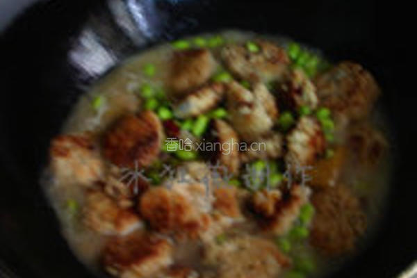 豆腐肉饼烧毛豆的做法图解4