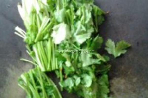 凉拌红罗卜香菜的做法图解2