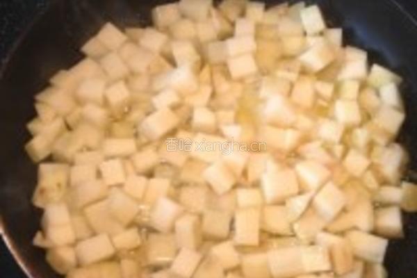 黄油黑胡椒煎土豆丁的做法图解3