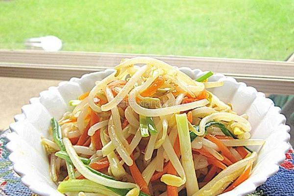 绿豆芽炒红萝卜丝