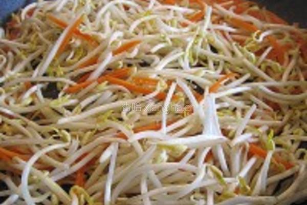 绿豆芽炒红萝卜丝的做法图解7