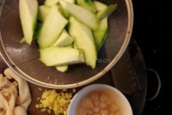竹荪煮丝瓜的做法图解1