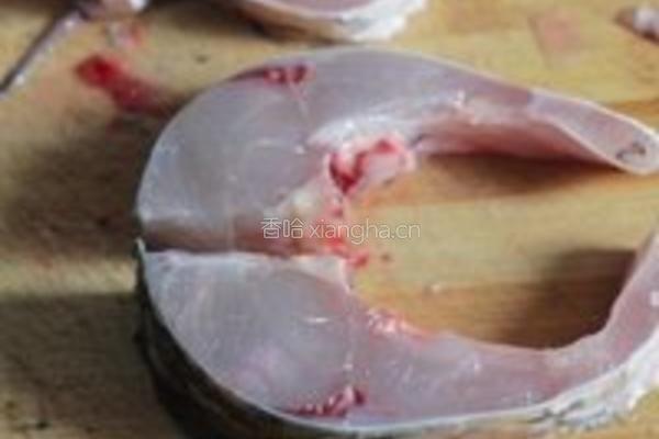 五香爆鱼的做法图解1
