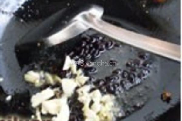 豆豉鲮鱼烧茄子的做法图解5