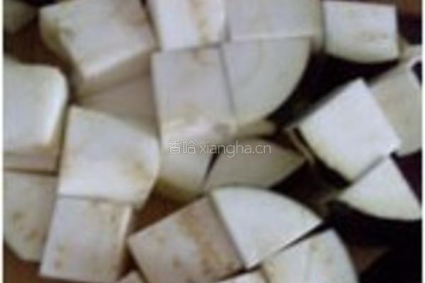 豆豉鲮鱼烧茄子的做法图解1