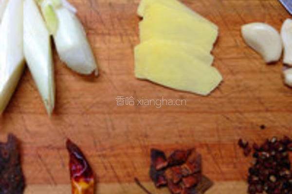 小鲍鱼鱿鱼干炖五花肉的做法图解7