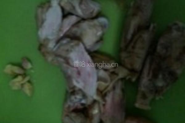 珍鲜菌鸡煲的做法图解2