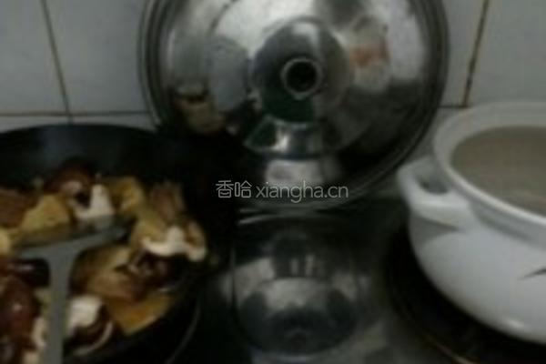 珍鲜菌鸡煲的做法图解5