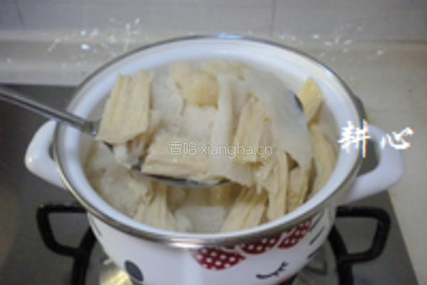 竹荪腐竹排骨煲的做法图解5