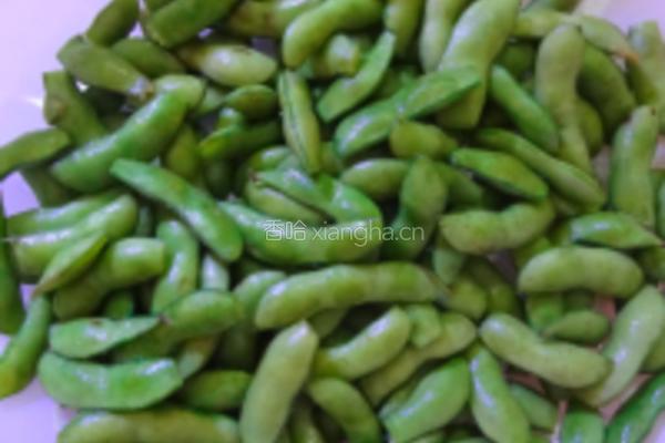 云南小毛豆煮花生的做法图解1