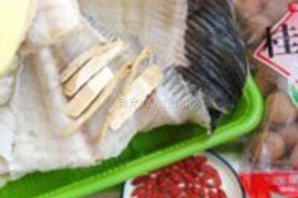 人参鱼排汤的做法图解1