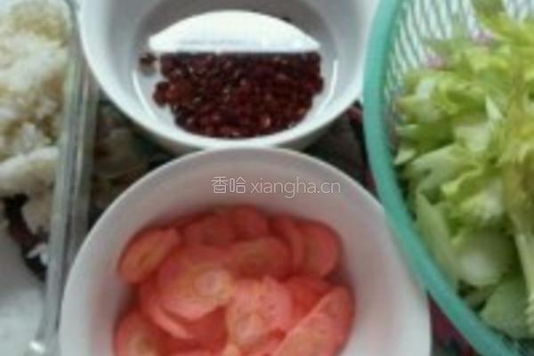 芹菜炒鸡蛋的做法图解1