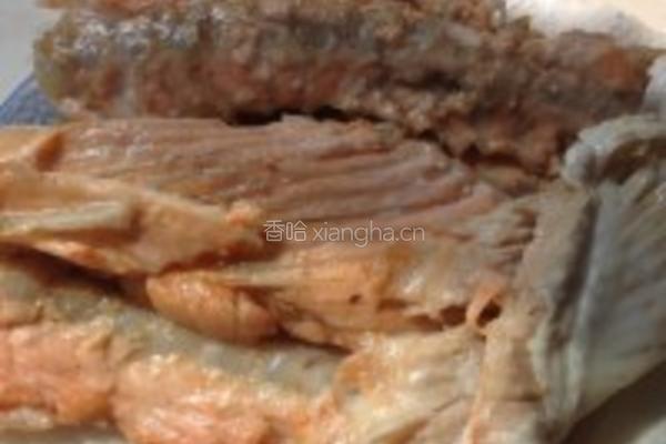 三文鱼骨焖手工粉的做法图解1