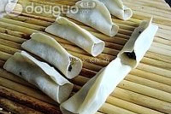 荠菜猪肉锅贴的做法图解10