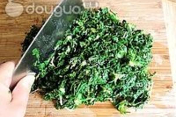 荠菜猪肉锅贴的做法图解3