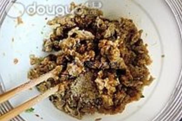 荠菜猪肉锅贴的做法图解4