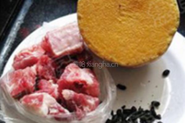南瓜豆豉炒排骨的做法图解1