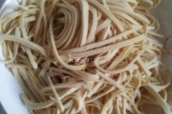 豆芽干豆腐丝炒韭菜的做法图解2