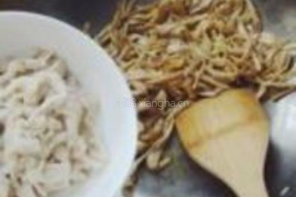 黄花菜炒鸡肉丝的做法图解12