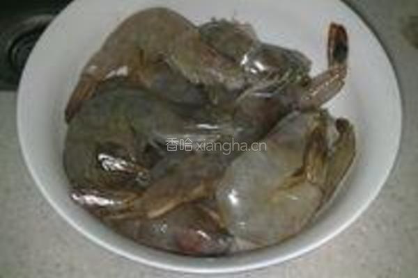 豆瓣酱烧大虾的做法图解1