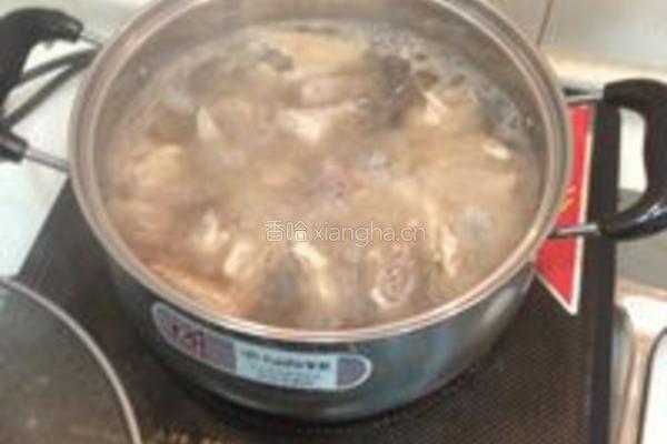 当归黄芪土鸡汤的做法图解4