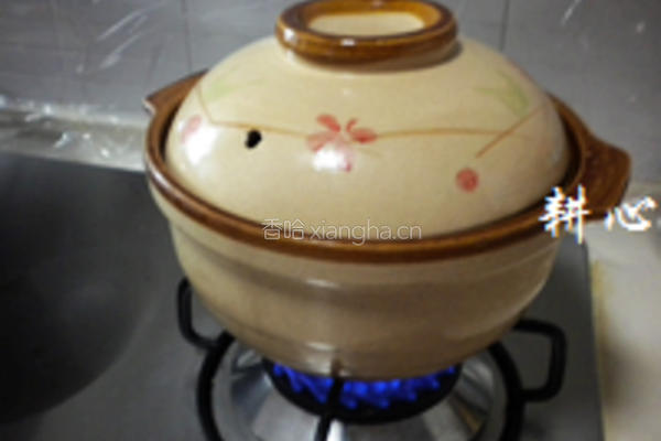 菜花虾米排骨汤的做法图解5