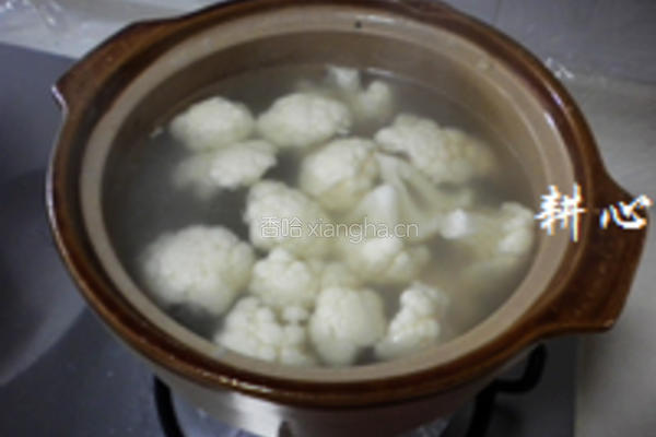 菜花虾米排骨汤的做法图解7
