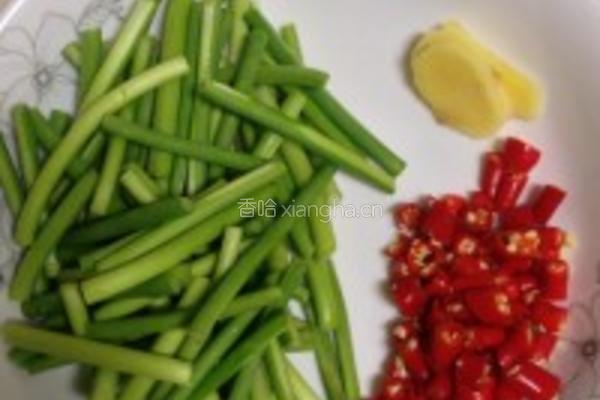 香辣蒜苗猪肚条的做法图解1