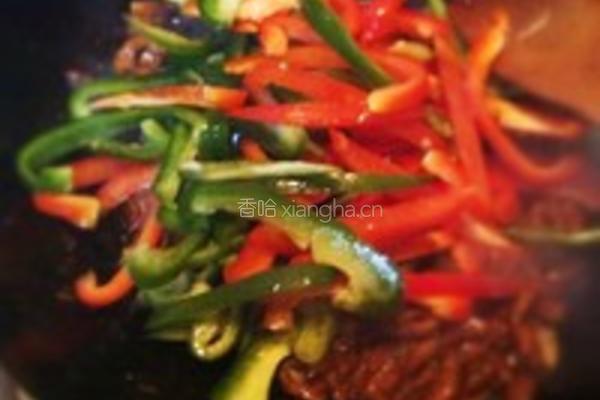 黑胡椒牛肉烩双椒的做法图解6