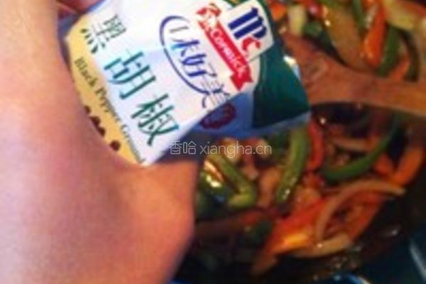 黑胡椒牛肉烩双椒的做法图解8