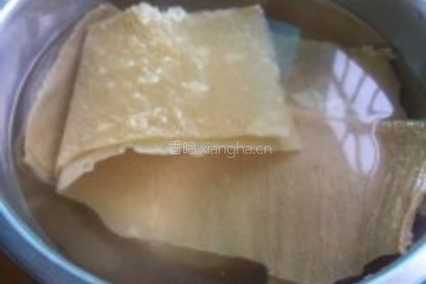豆腐皮拌三丝的做法图解1