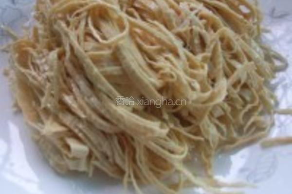 豆腐皮拌三丝的做法图解2