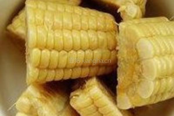 玉米板栗排骨汤的做法图解1