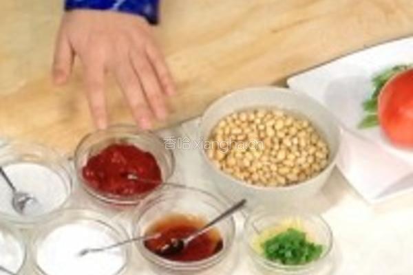 番茄烩黄豆的做法图解1