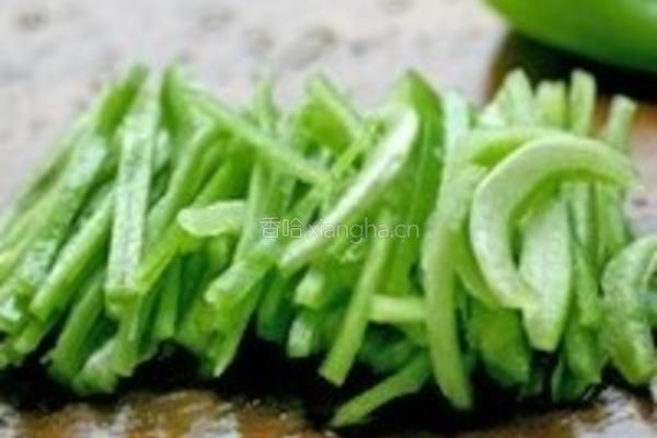 尖椒炒豆腐丝的做法图解1