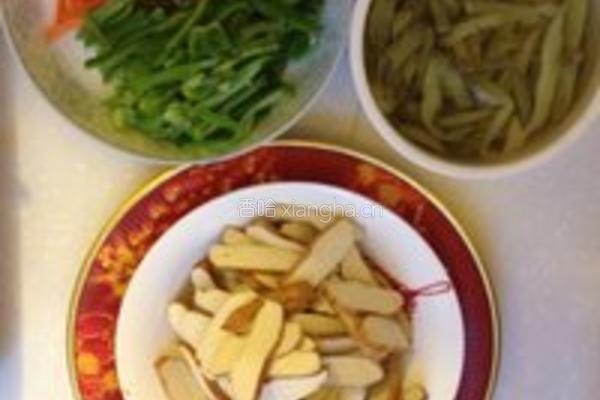 青椒榨菜炒干子的做法图解1