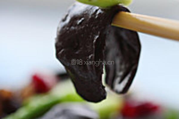 酱瓜炒鸭血的做法图解4