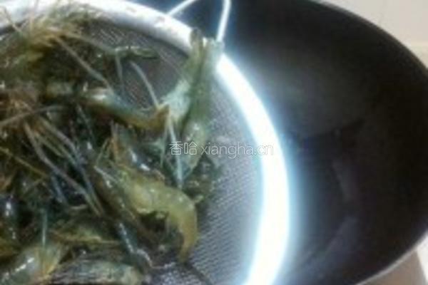 香辣椒盐河虾的做法图解2