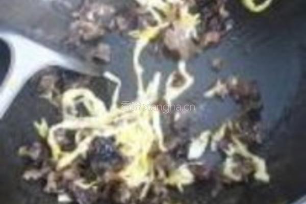 黄花菜鲜蛤汤卤面的做法图解3