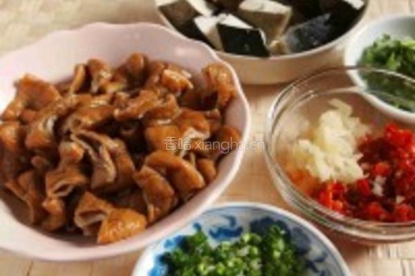 臭豆腐肥肠煲的做法图解5