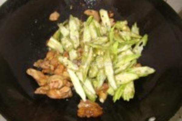 黑椒秋葵炒鸡肉的做法图解6