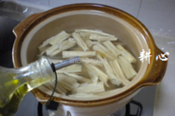 金针菜腐竹排骨汤的做法图解10
