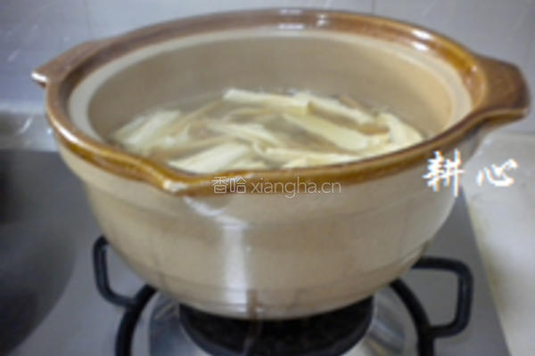金针菜腐竹排骨汤的做法图解13
