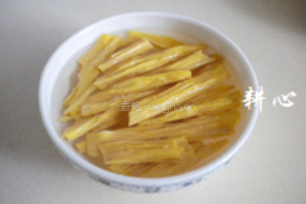 金针菜腐竹排骨汤的做法图解4